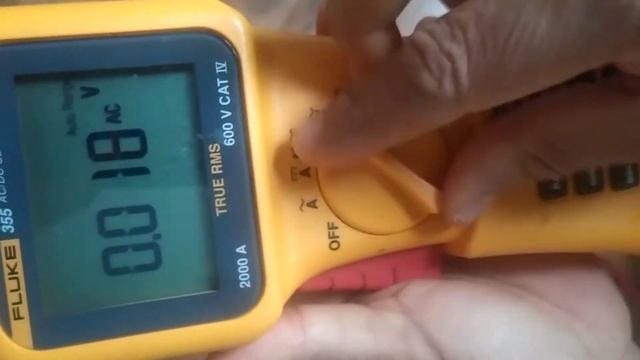 Teste funcionamento Alicate Amperímetro Fluke 355 S/N 11100157 смотреть онлайн