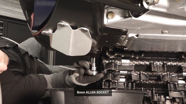 INDY LXT Chaincase Fluid Replacement - Polaris Snowmobiles смотреть онлайн