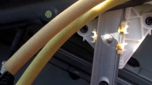 Причина скрипа стекла Мазда СХ-5