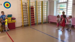 Подвижная игра "Птичкин домик"