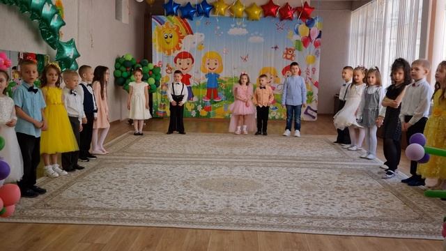 Выпускной 2022. утренник в детском саду. Песня "Мы первоклассники - это про нас". смотреть онлайн