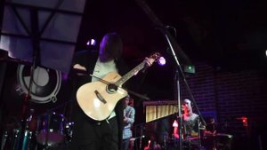 Смычком на гитаре