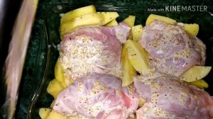Запечённая в духовке курица с картошкой