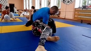 Схватка инструктора ск Вызов (Ludus Barnaul) Киреева Андрея на дне борьбы в СШ номер 10, Барнаул.