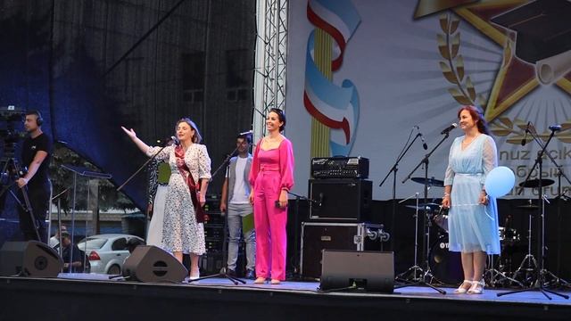 Поздравление классного руководителя выпускникам 2023 смотреть онлайн