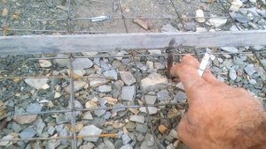 Бетонируем двор рамками метр сорок на 1.40