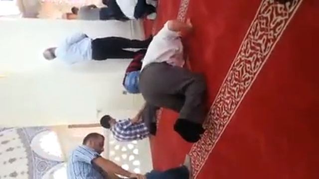 мусульманин молиться