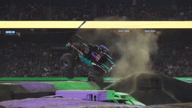 Monster Jam Superstar Challenge - FULL SHOW (Anaheim, CA 11/11/23) смотреть онлайн