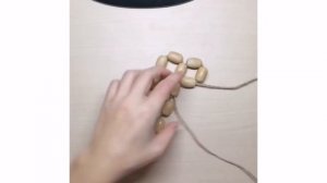 Подставка под горячее из деревянных бусин