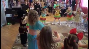 Общий танец "Мы в поход идем с друзьями...." в детском саду