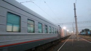 Электровоз ЭП1 084 с поездом №204С Анапа-Томск.