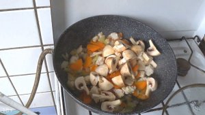 Потрясающий куриный суп с грибами (Субтитры)