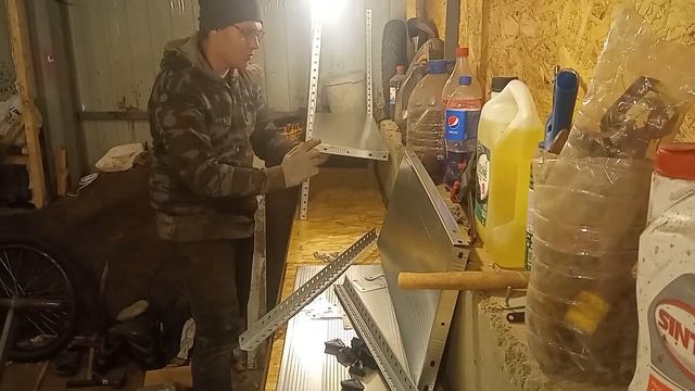 Расширение гаража часть 3 Полки и дверь смотреть онлайн