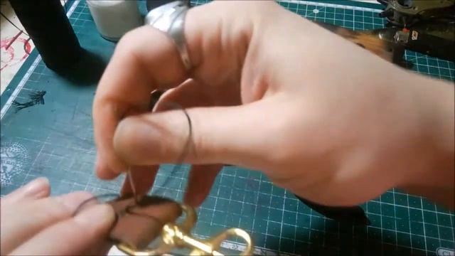 Кожаный брелок для ключей Петля смотреть онлайн