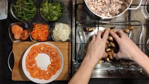 Куриный салат с баклажанами / Как приготовить вкуснейший салат из курицы и баклажан