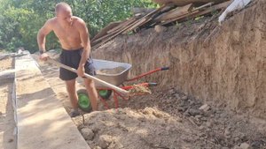 УБИРАЮ ТОННЫ ГЛИНЫ! #домснуля #своимируками #стройка #строюдом