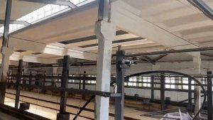 Молокопровод домики с молокоопорожнителями в корпусе коровника