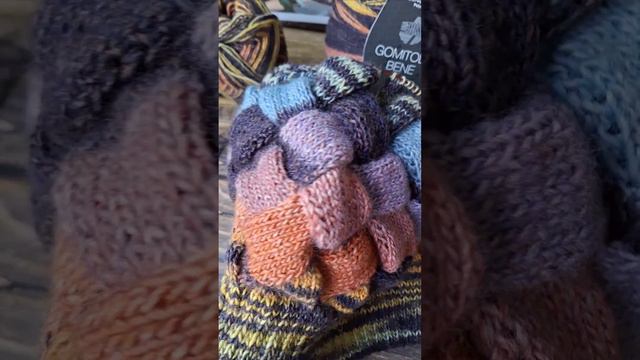 модный женский свитер ручной работы ромбами