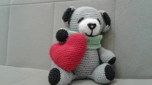 Мишка крючком. Мишка с сердечком (часть 4).