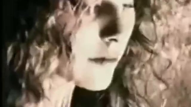 Ricardo Arjona - Mujeres (Official Video)