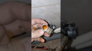 Ржавая вода из крана. Причины и способ решения проблемы. #ремонтрккс #сантехник