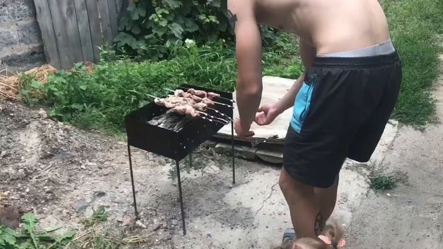 Пошли тратить деньги. Купили кухонный уголок и циркулярную пилу.