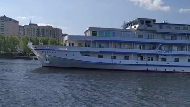 Теплоход Россия выходит из дока. Хлебниково, Долгопрудный. смотреть онлайн