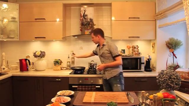 Среда. Рис с курицей, грибами и яркими овощами смотреть онлайн