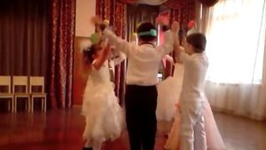 Танец Горошины цветные