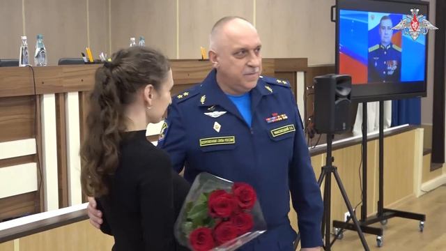 Вручение семье летчика Михаила Абраменко медали Золотая Звезда
