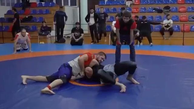 В селении Нижнее Казанище Буйнакского района прошёл турнир по грэпплингу среди юношей. смотреть онлайн