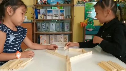 "Интеллектум-балабақша " дамытушы танымдық ойыны "Ағаш" құрастыру