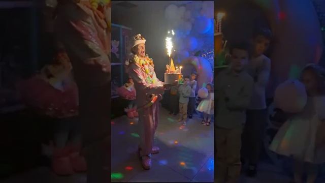 День Рождения Каролины в лофт Тайм студия. Фотограф Андрей Сайфутдинов. Фотограф в Ростове-на-Дону смотреть онлайн