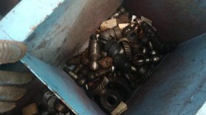 Тонны новых запчастей со склада на металлоломе. заехали на металоприемку.
