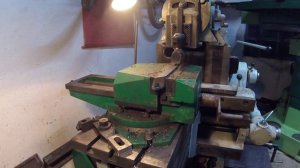 Резец  от ДИП  500  подстругиваю под  ДИП  300