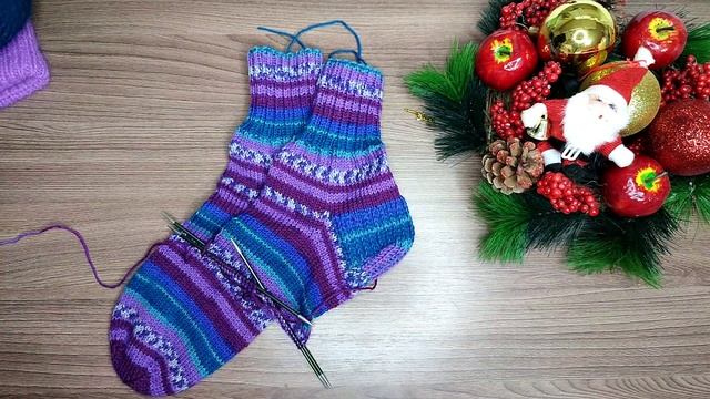 Вяжем подарки)) Начала новые носочки