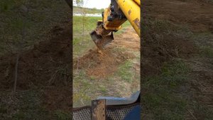 экскаватор УДС копает канаву 9035202781