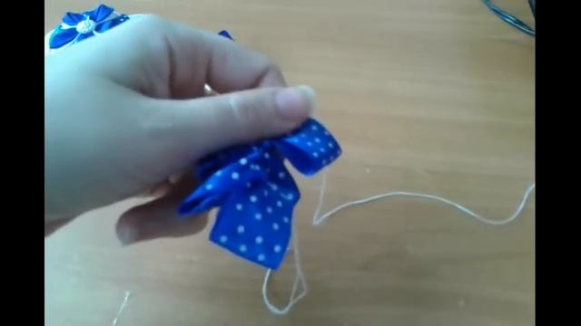 Резиночки из атласной ленты и кружева. Канзаши. Мастер класс. DIY Kanzashi смотреть онлайн