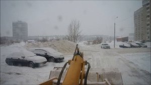КАК НА 10-ТОННОМ ПОГРУЗЧИКЕ РАБОТАТЬ В ТЕСНЫХ ДВОРАХ
