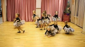 Танец "Ежиная охота", танец маленьких ежиков