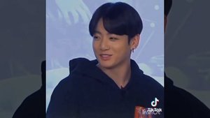 Как они смотрят друг на друга, как улыбаются! 💚💜#тэкук #тэхён #чонгук #вигуки #taekook #vkook