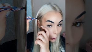 Как клеить ресницы ?