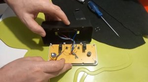 Зеркальные часы, замена элемента питания. Mirror clock Replacing the nutrition element