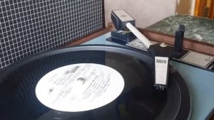 Проигрыватель пластинок Россия-323 с колонкой