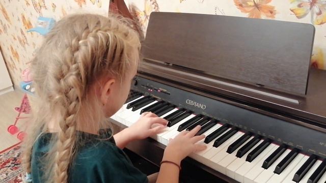 Играем на пианино "Курочка" смотреть онлайн