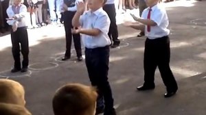 Первый раз в первый класс.Танец первоклашек.АРТУР 2016Г