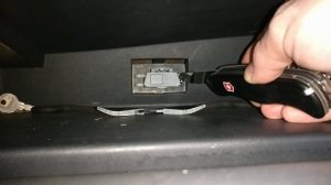 Рено Дастер OBD II как открыть разъем ( диагностический )