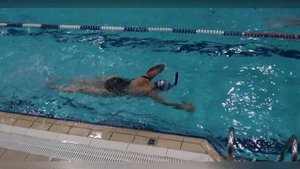 Тренировка в бассейне с лопаткой.