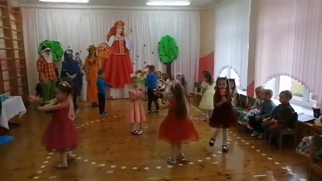 танец "Мы дождя не боимся" с разноцветными зонтиками!