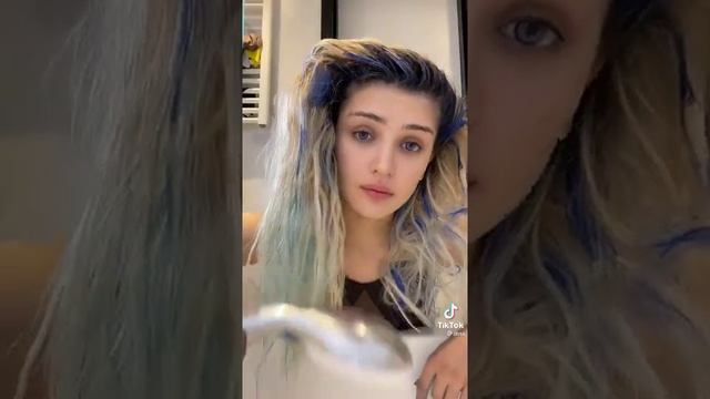 синие волосы дины саевой смотреть онлайн